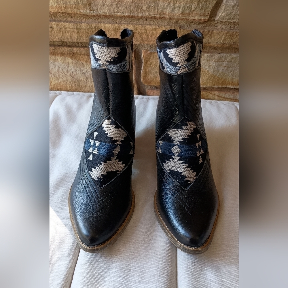 Sbicca Black and Blue Patterned Women's Ankle Boots_7 - Picture 4 of 13